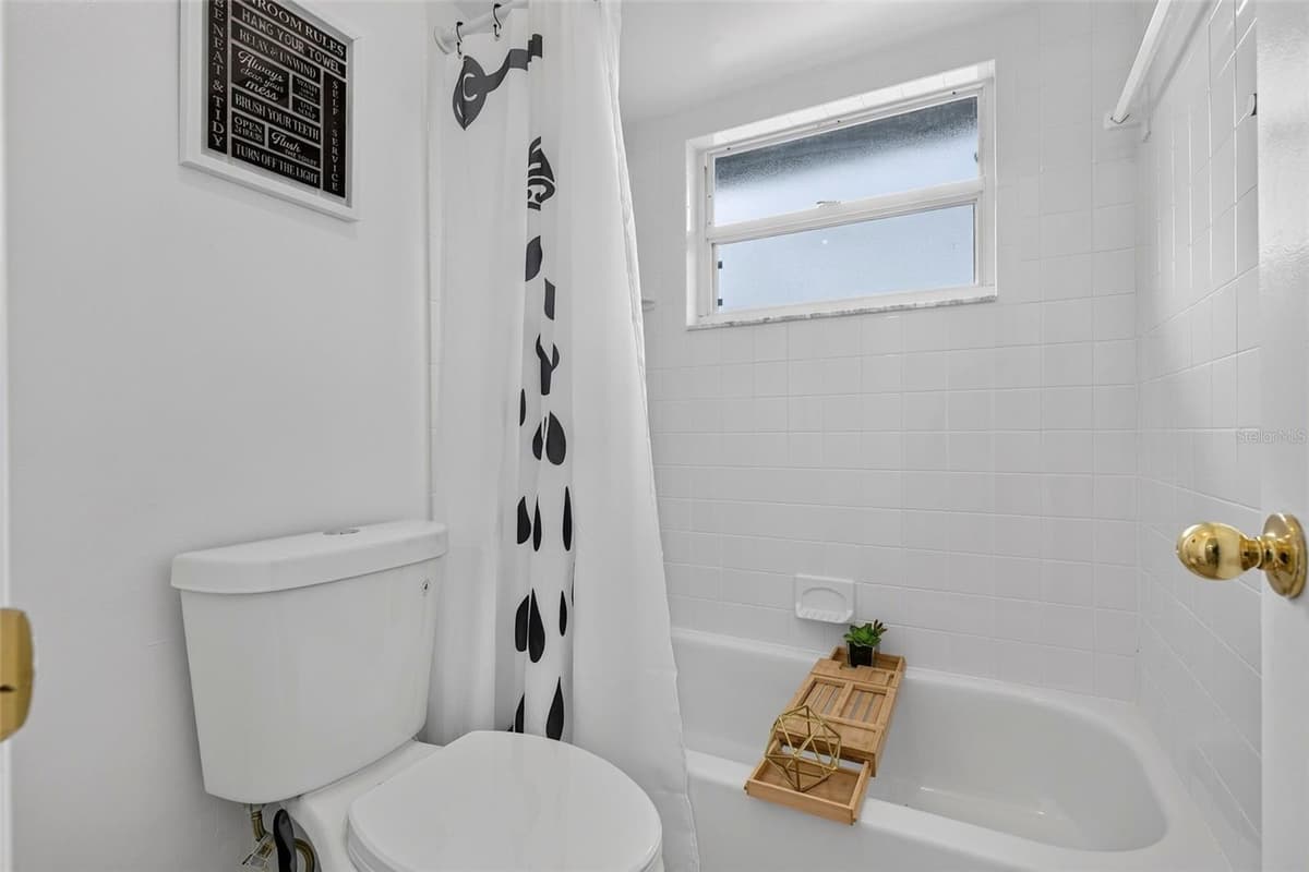 1748 GREENLEA DRIVE — photo 34 of 57