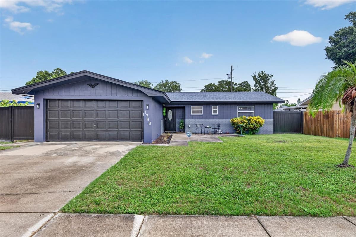 1748 GREENLEA DRIVE — photo 4 of 57