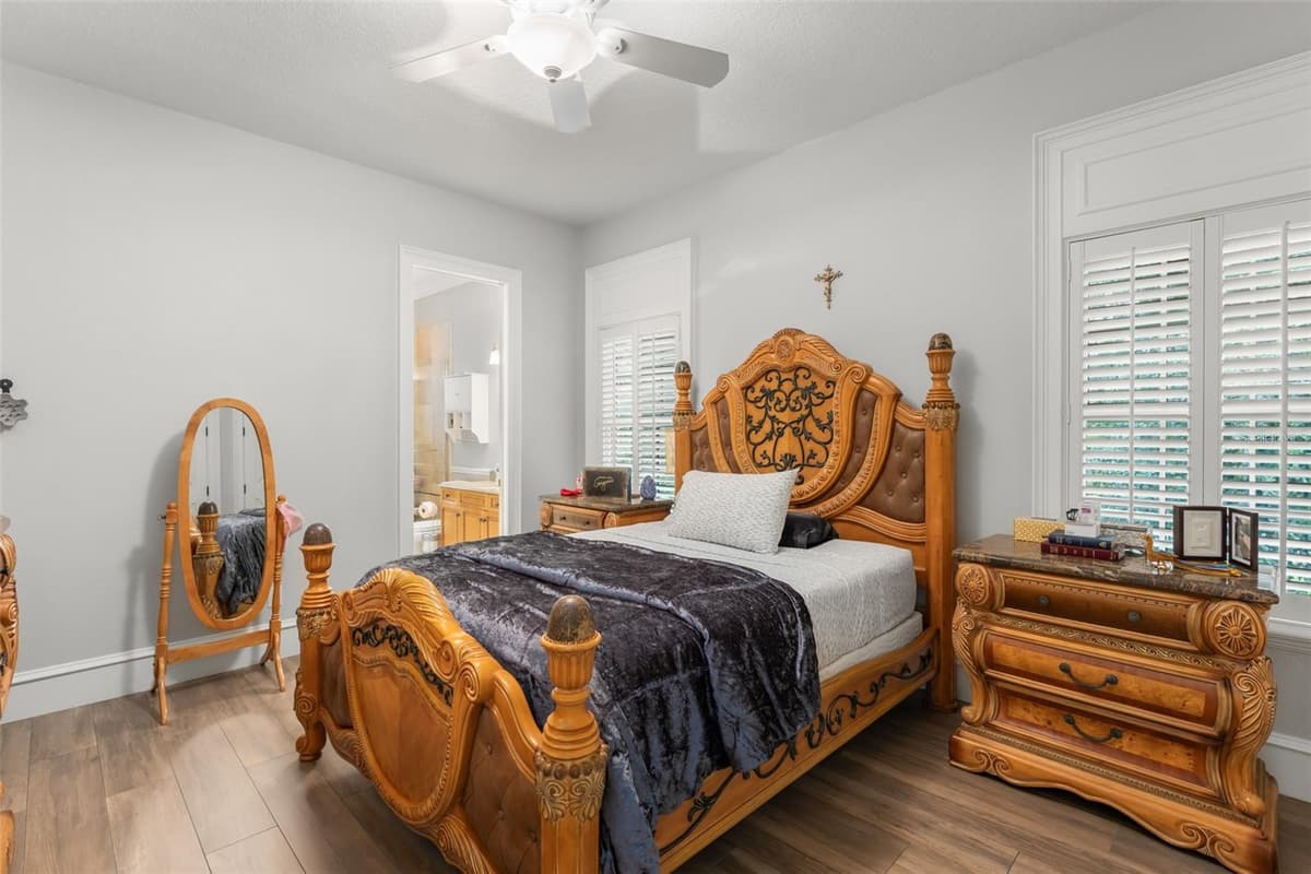 6055 LOUISE COVE DRIVE — photo 32 of 79