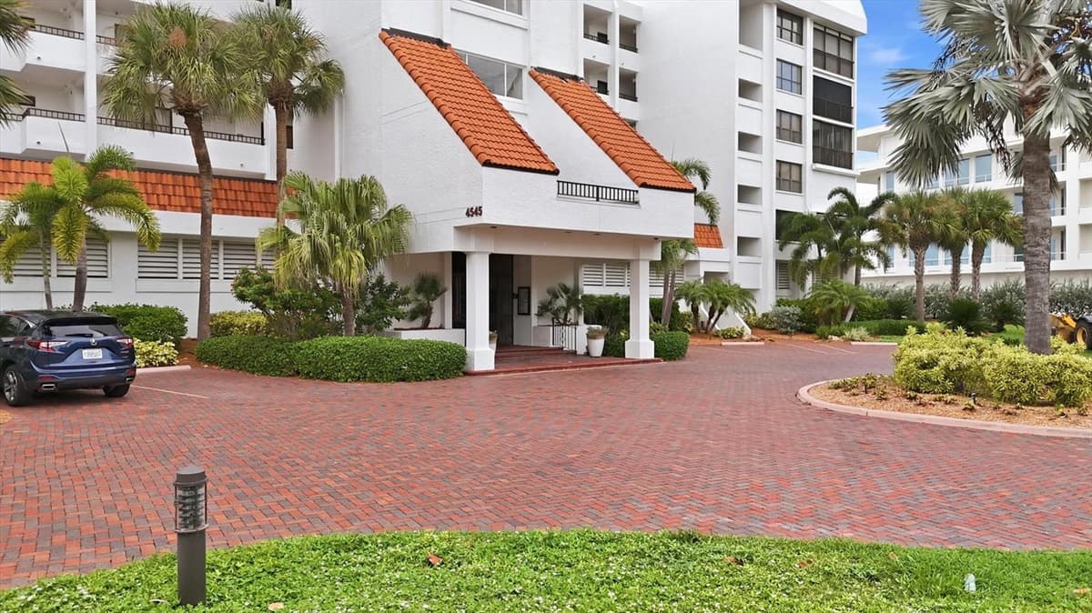 4545 GULF OF MEXICO DRIVE — photo 5 of 36