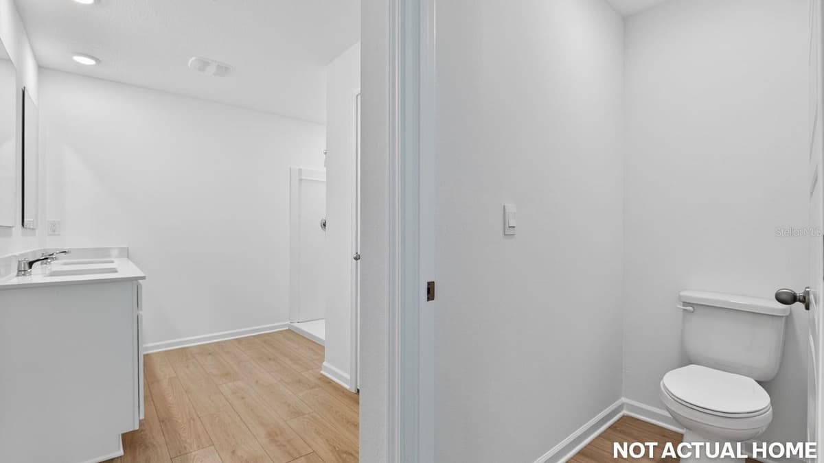244 HAWTHORN AVENUE — photo 18 of 37