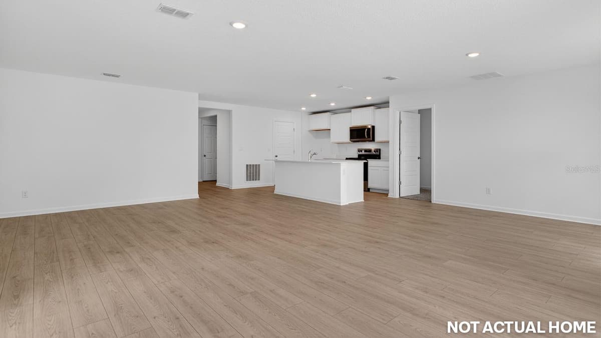 244 HAWTHORN AVENUE — photo 8 of 37