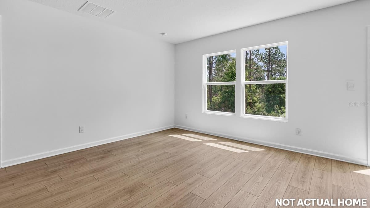 244 HAWTHORN AVENUE — photo 10 of 37
