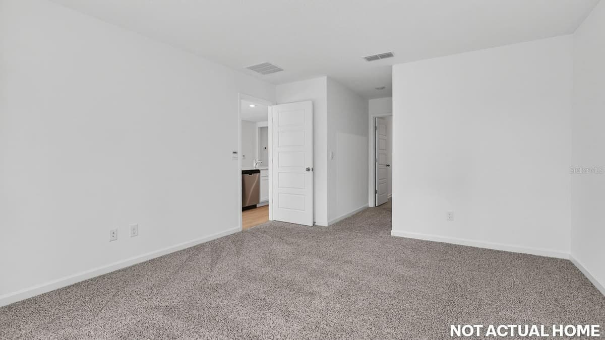 244 HAWTHORN AVENUE — photo 14 of 37