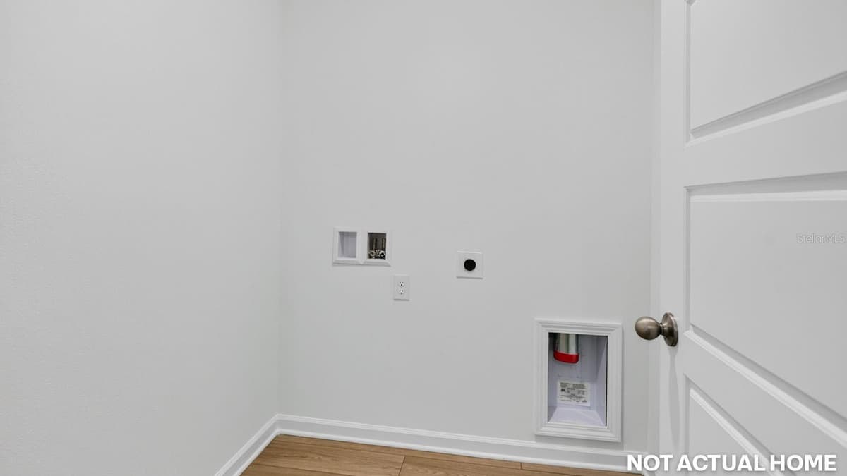 244 HAWTHORN AVENUE — photo 28 of 37