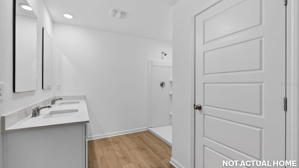 244 HAWTHORN AVENUE — photo 19 of 37