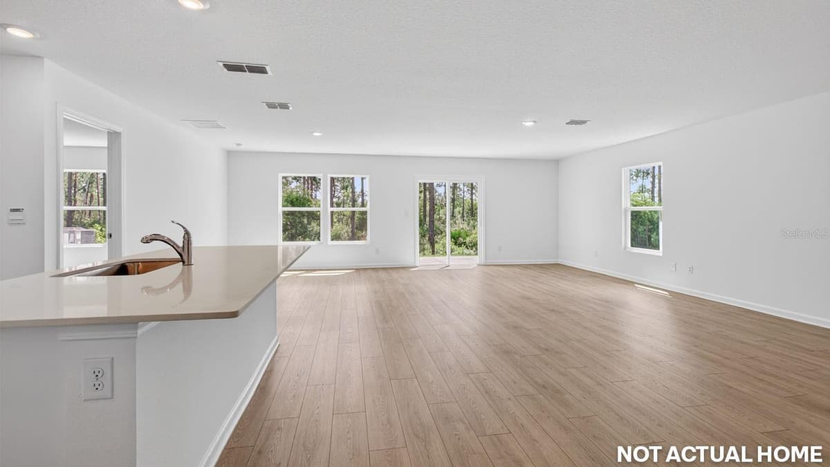 244 HAWTHORN AVENUE — photo 4 of 37