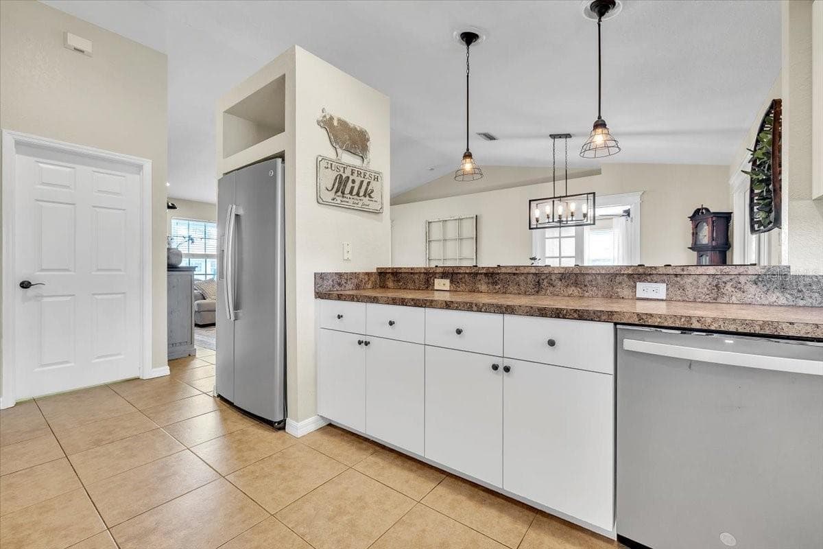 25435 AREQUIPA DRIVE — photo 13 of 39
