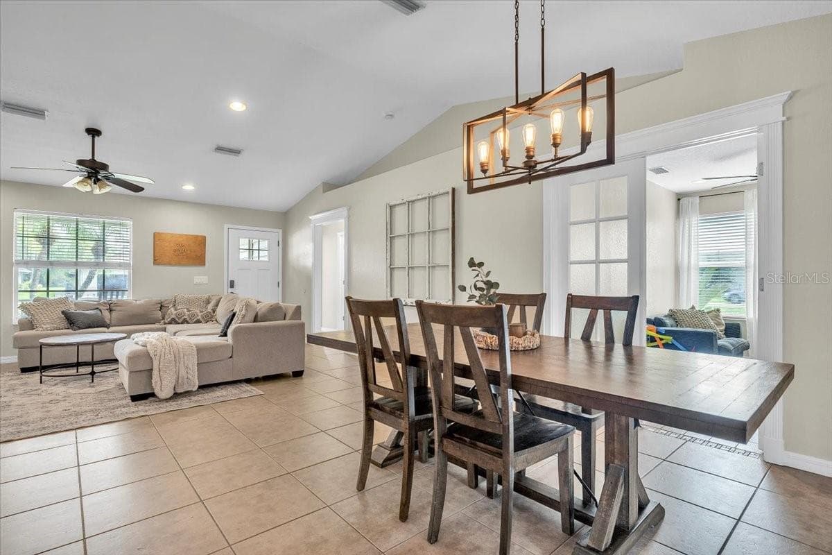 25435 AREQUIPA DRIVE — photo 3 of 39