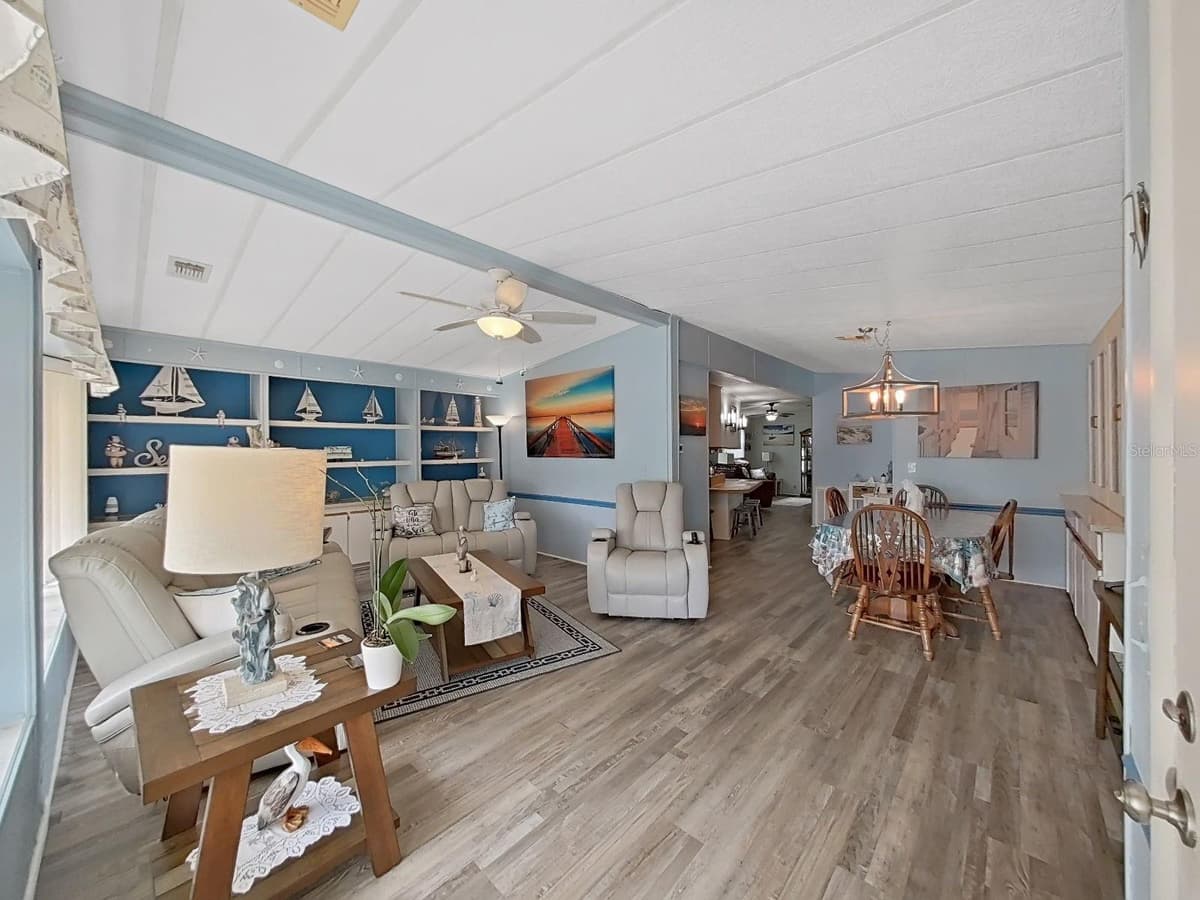 5022 FOXWOOD BLVD — photo 10 of 47