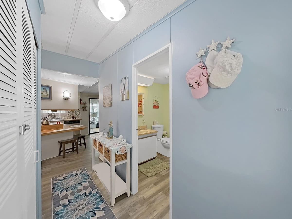 5022 FOXWOOD BLVD — photo 33 of 47