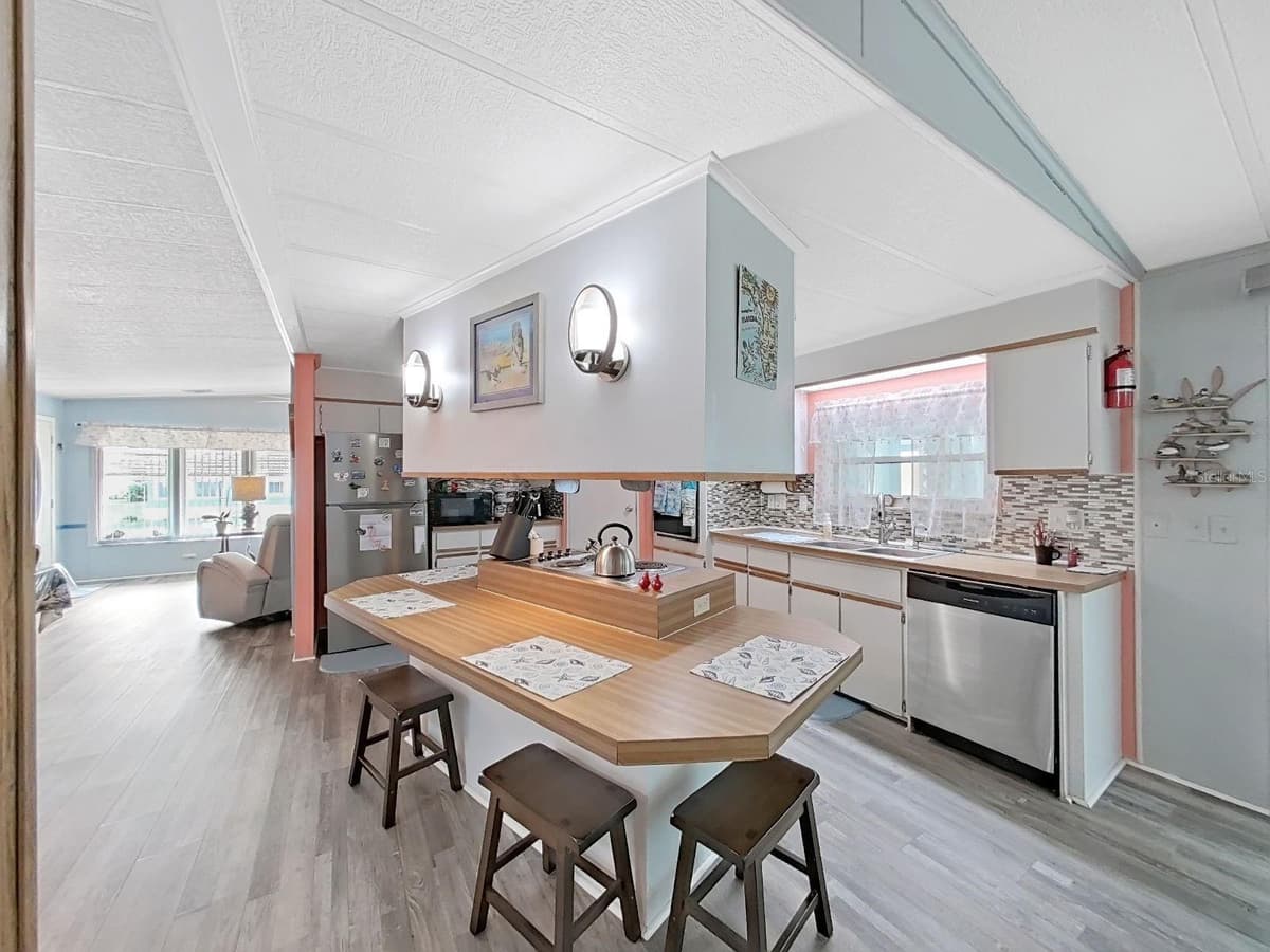 5022 FOXWOOD BLVD — photo 16 of 47