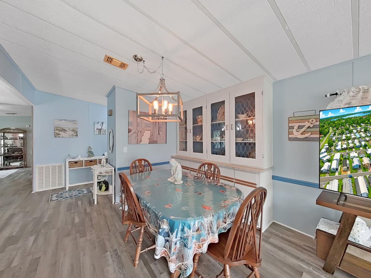5022 FOXWOOD BLVD — photo 13 of 47