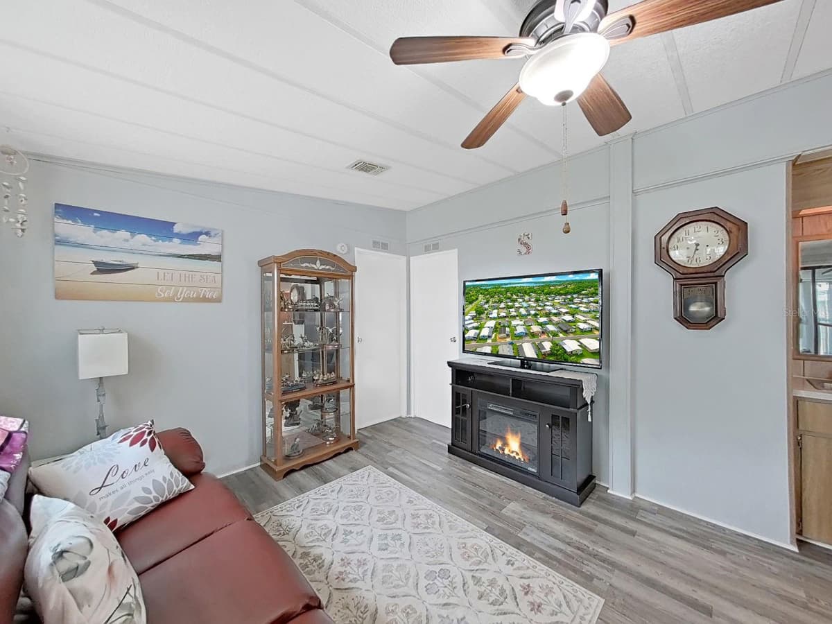 5022 FOXWOOD BLVD — photo 19 of 47