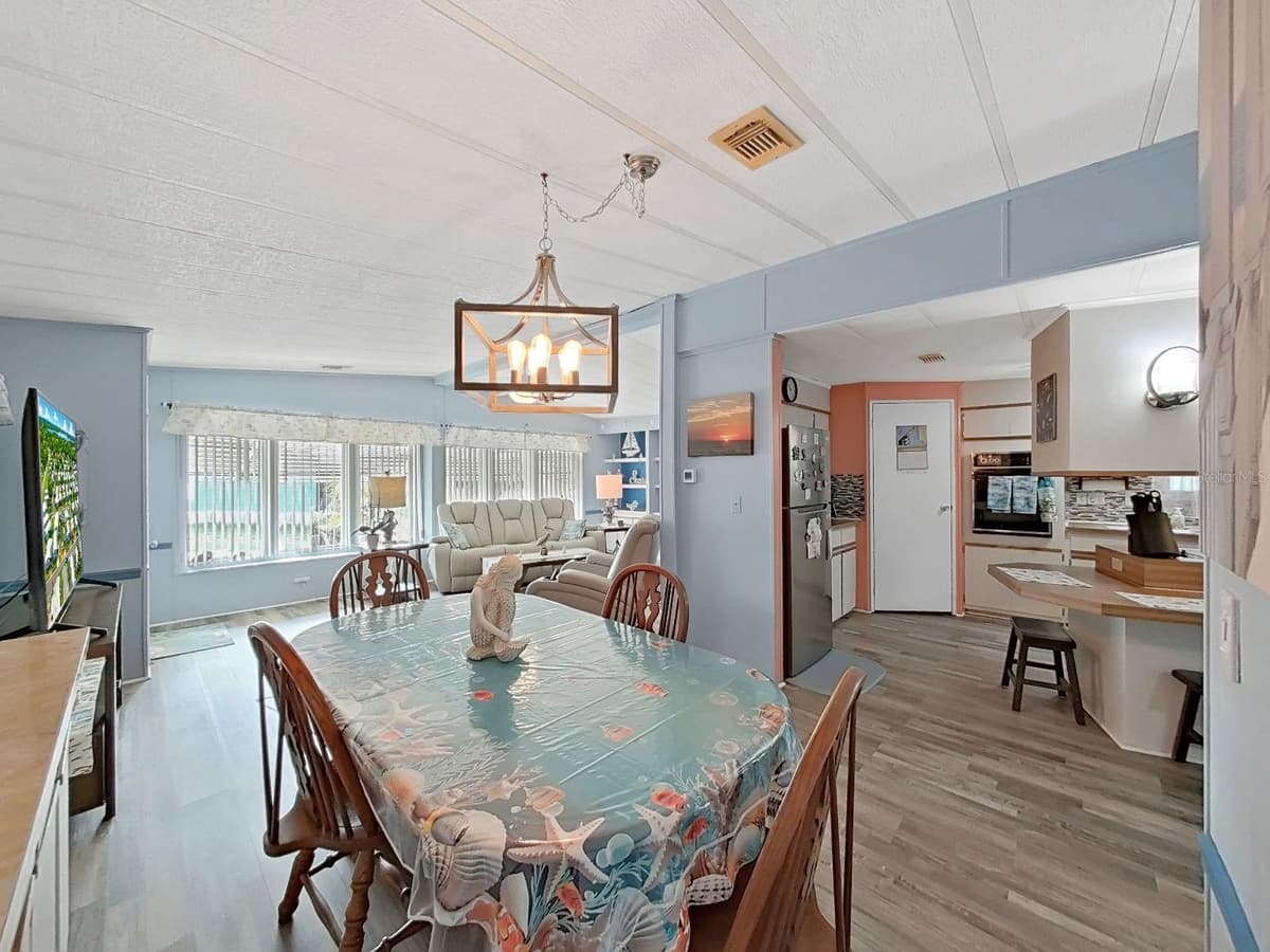 5022 FOXWOOD BLVD — photo 14 of 47