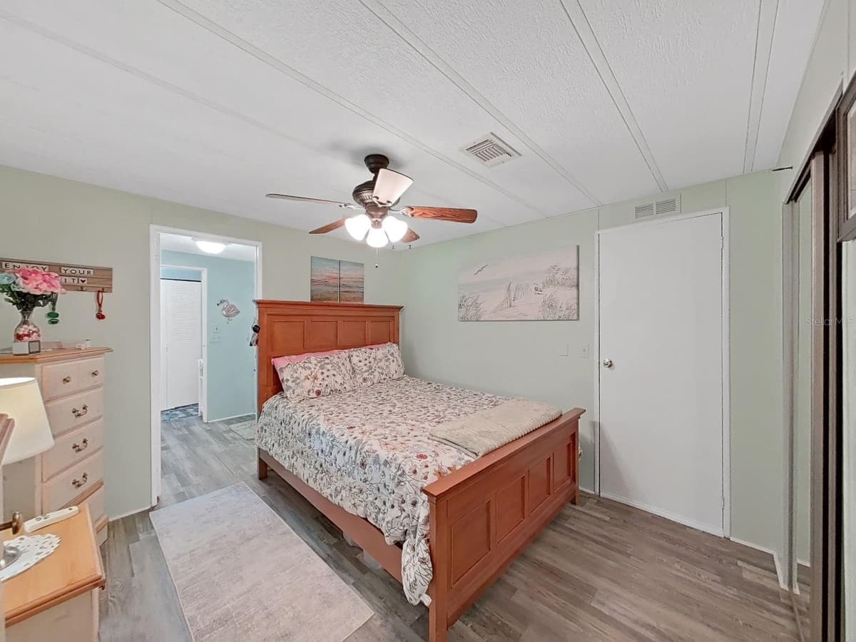 5022 FOXWOOD BLVD — photo 27 of 47