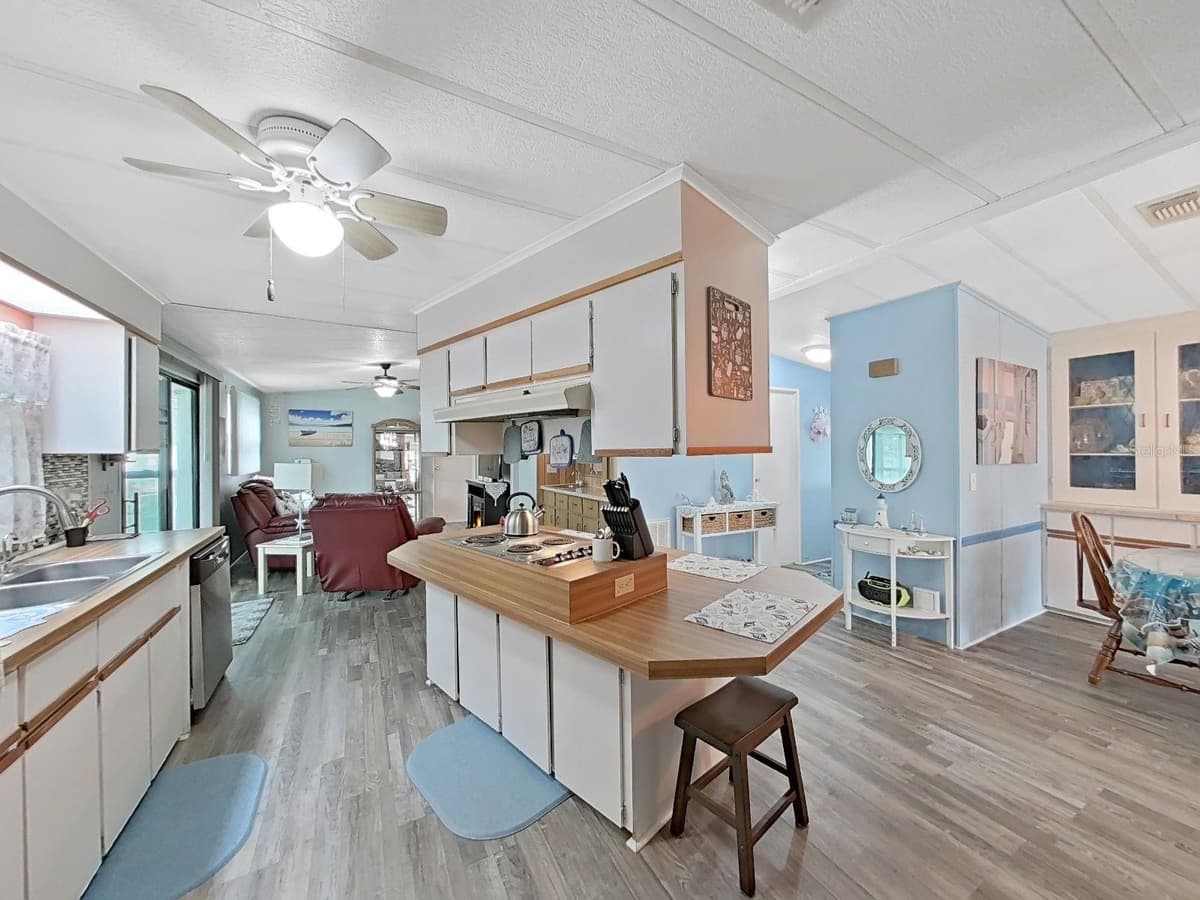 5022 FOXWOOD BLVD — photo 17 of 47