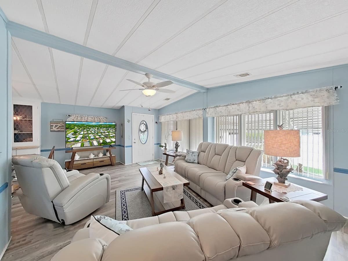 5022 FOXWOOD BLVD — photo 12 of 47