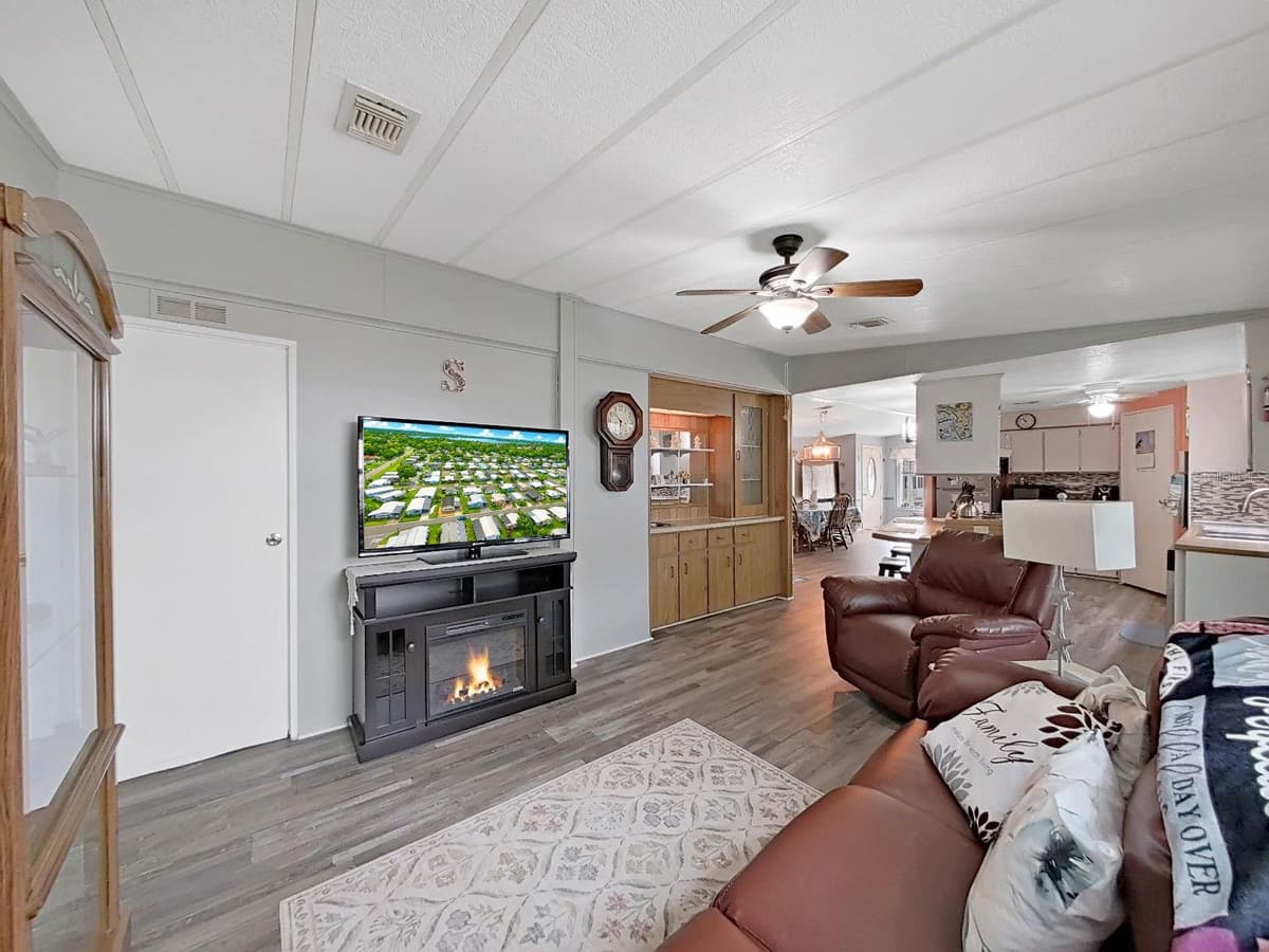 5022 FOXWOOD BLVD — photo 20 of 47