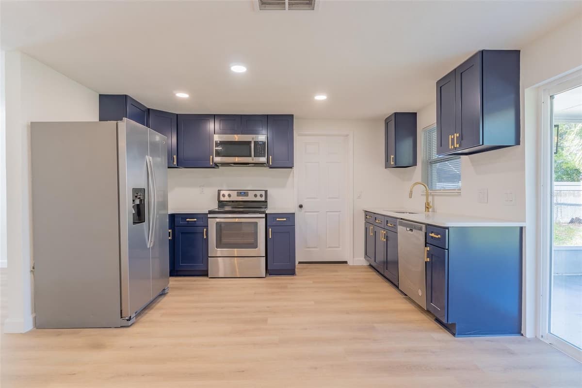 6304 FLORIDA CIRCLE — photo 10 of 25