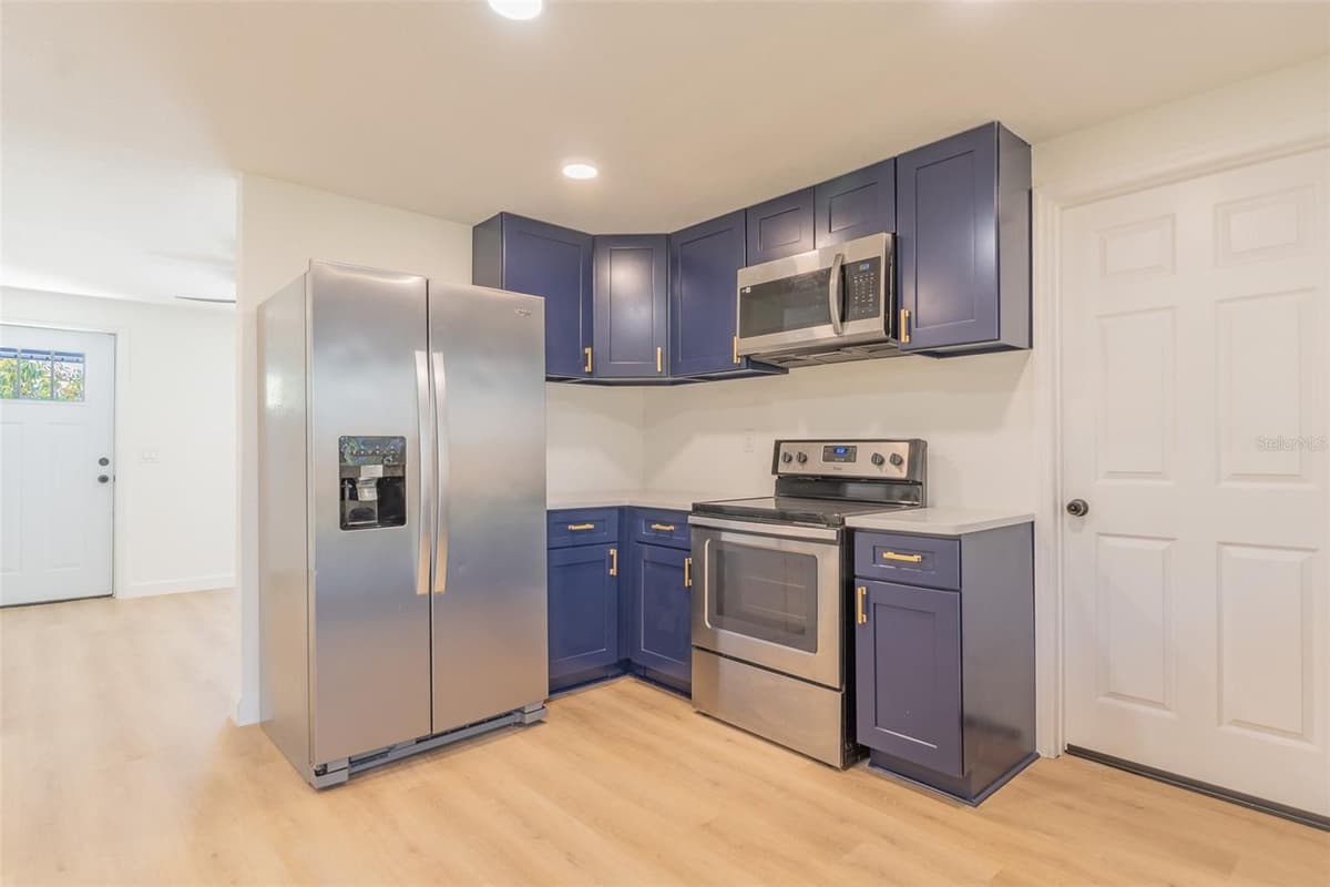 6304 FLORIDA CIRCLE — photo 12 of 25