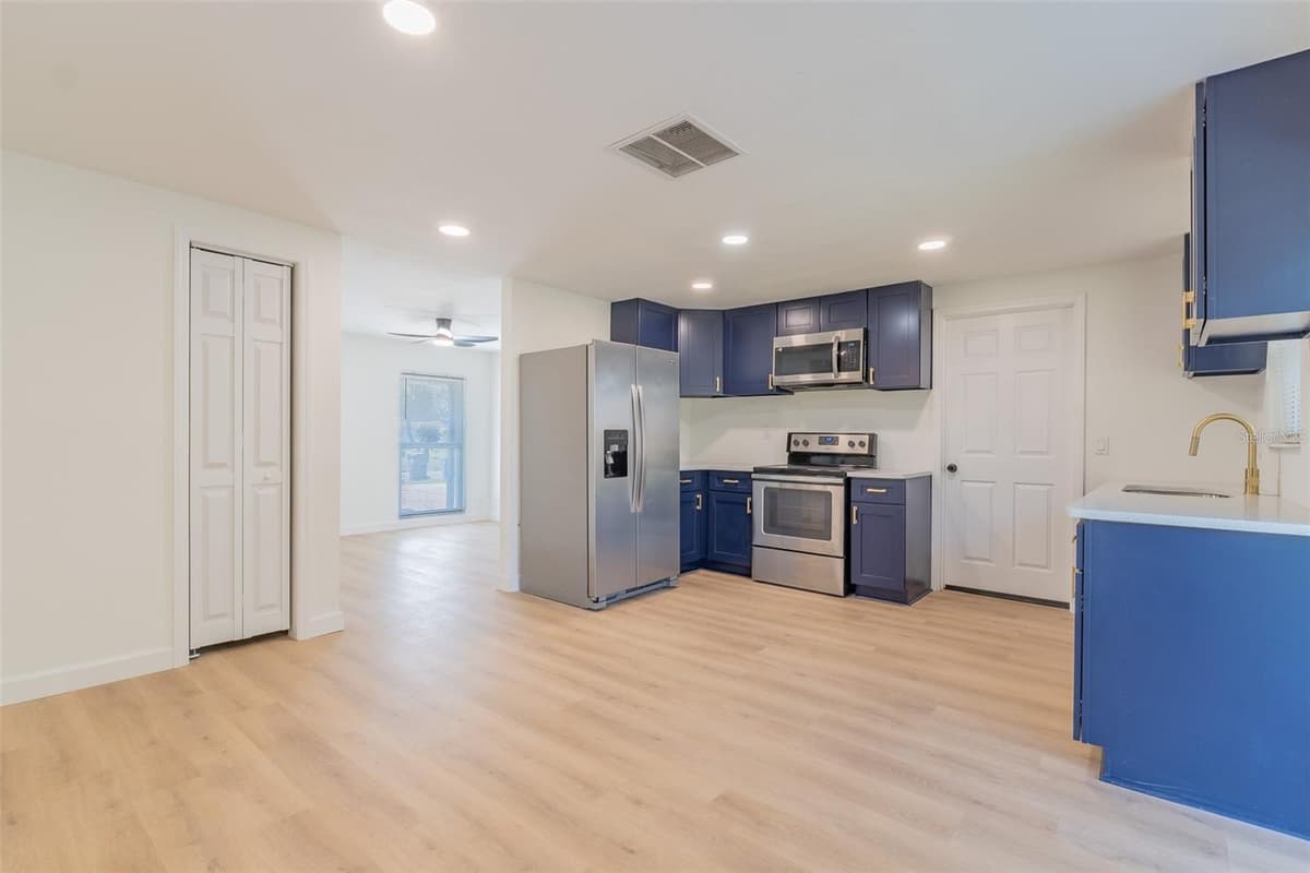 6304 FLORIDA CIRCLE — photo 9 of 25