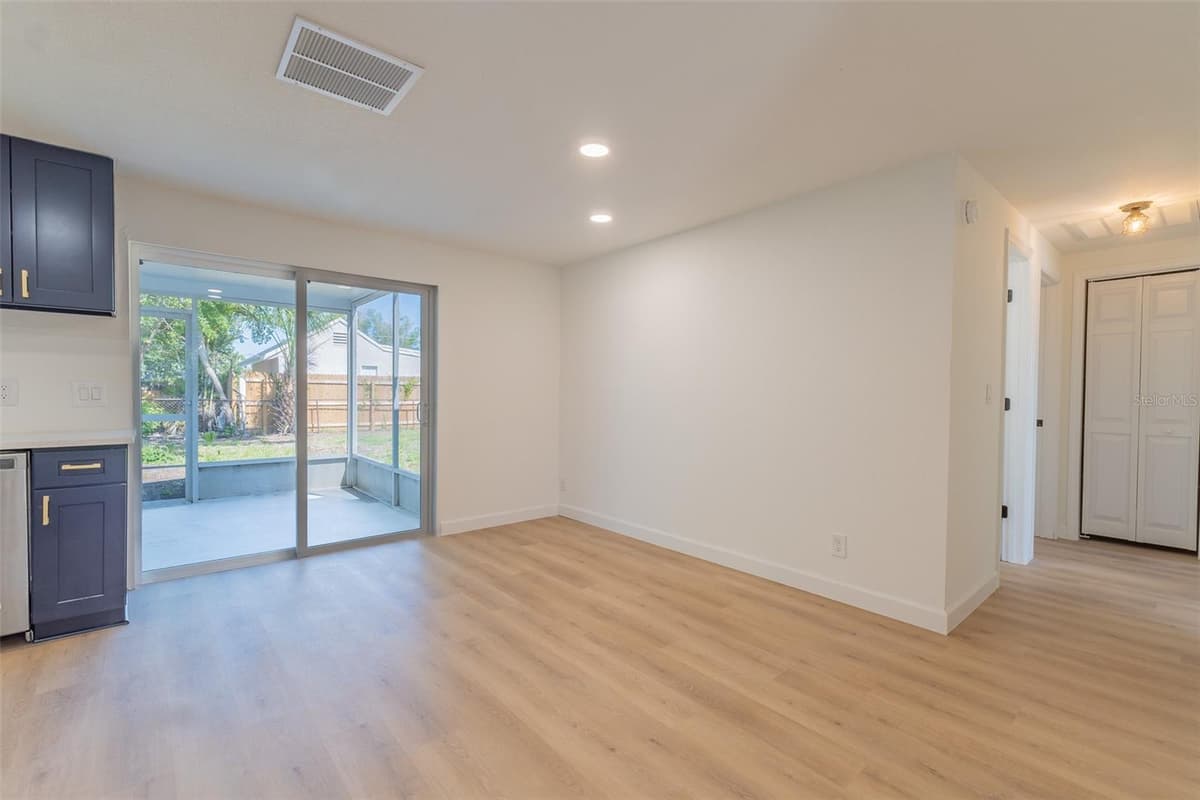 6304 FLORIDA CIRCLE — photo 8 of 25