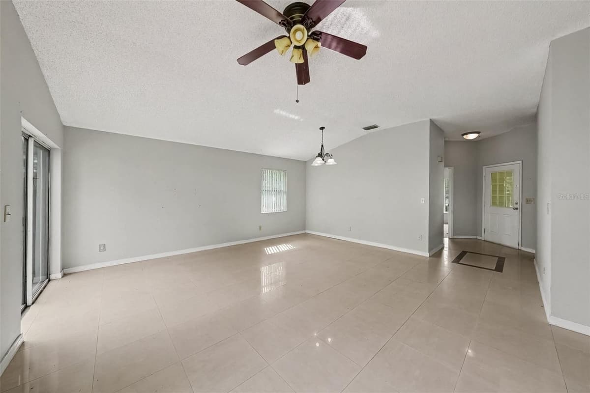 888 FRANKLIN CIRCLE — photo 9 of 26
