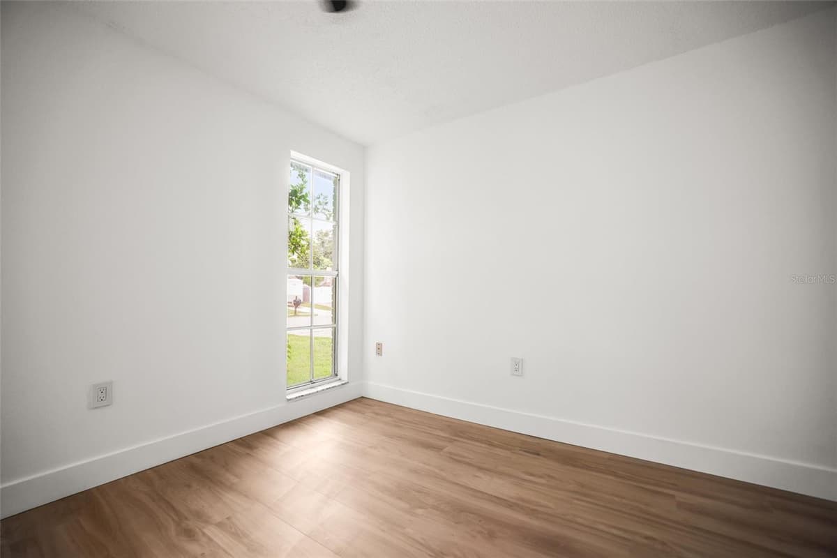 3261 LA VERNE COURT — photo 12 of 39