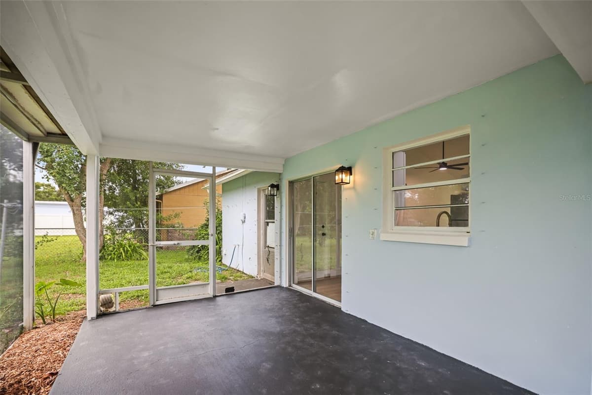 3261 LA VERNE COURT — photo 32 of 39