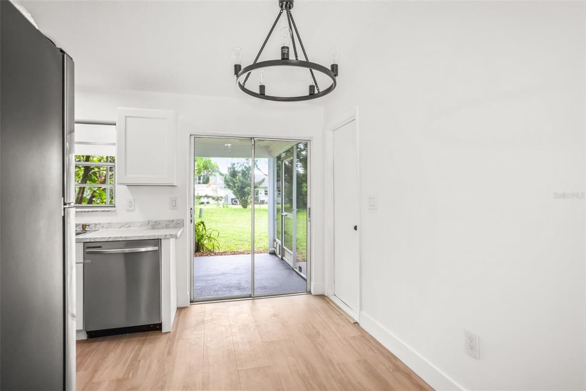 3261 LA VERNE COURT — photo 17 of 39