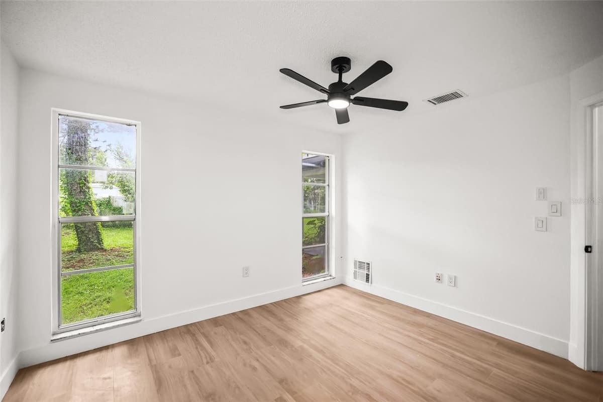 3261 LA VERNE COURT — photo 10 of 39