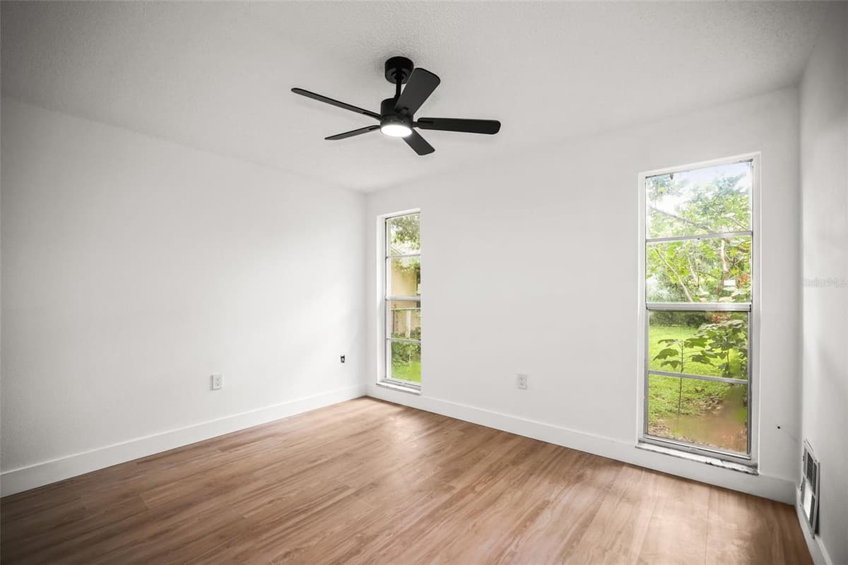 3261 LA VERNE COURT — photo 9 of 39