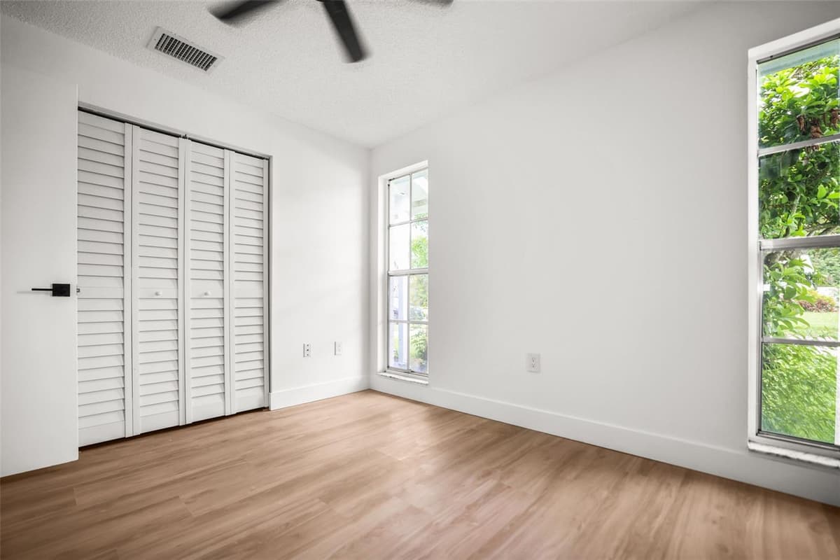 3261 LA VERNE COURT — photo 15 of 39