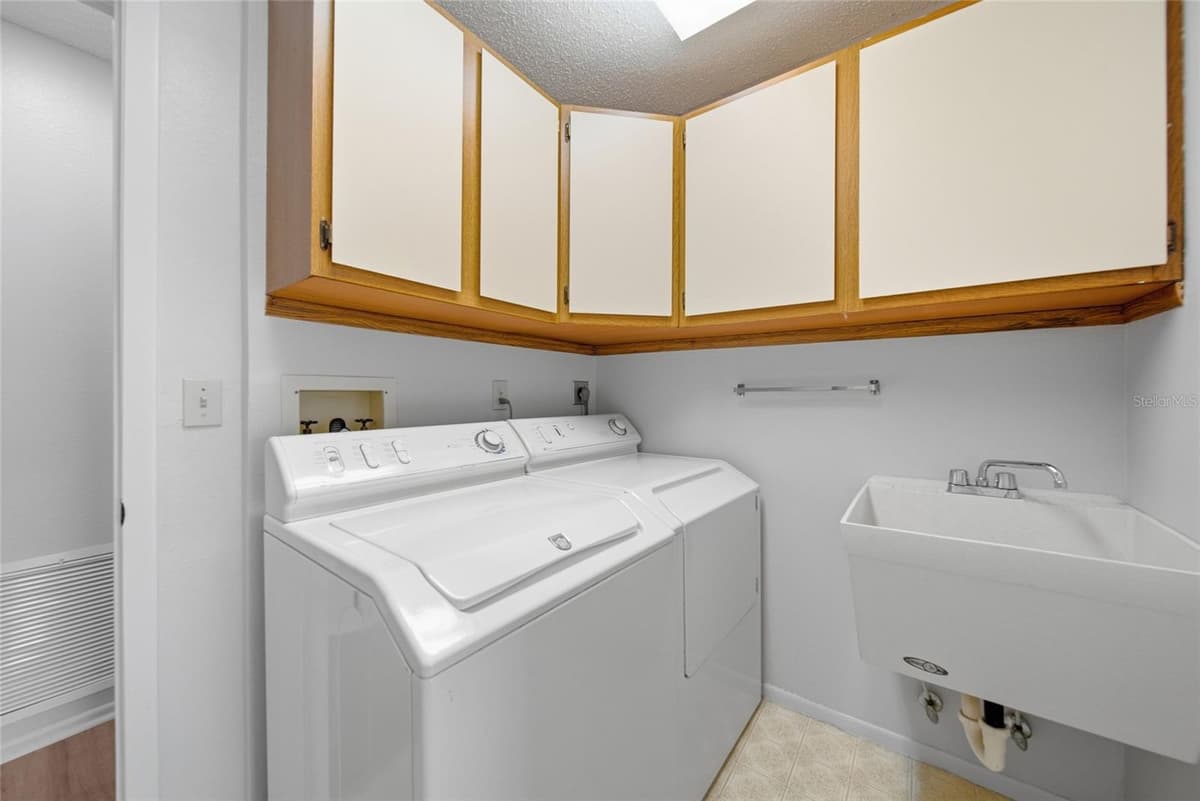 8405 DIVOT WAY — photo 24 of 39
