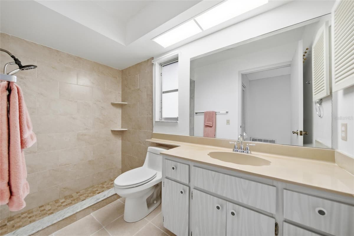 8405 DIVOT WAY — photo 17 of 39