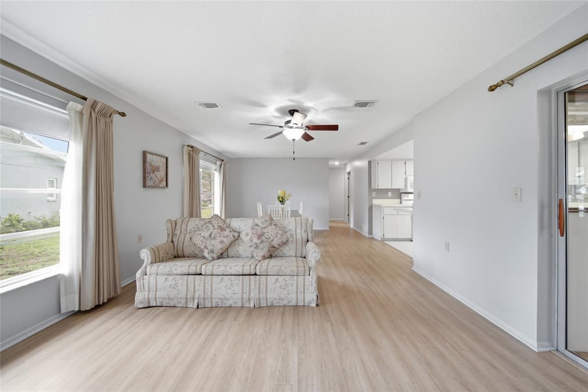 8405 DIVOT WAY — photo 13 of 39