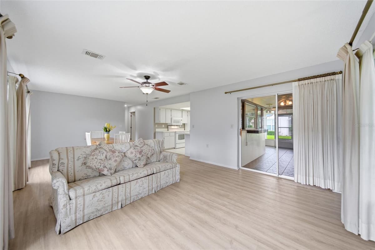 8405 DIVOT WAY — photo 12 of 39
