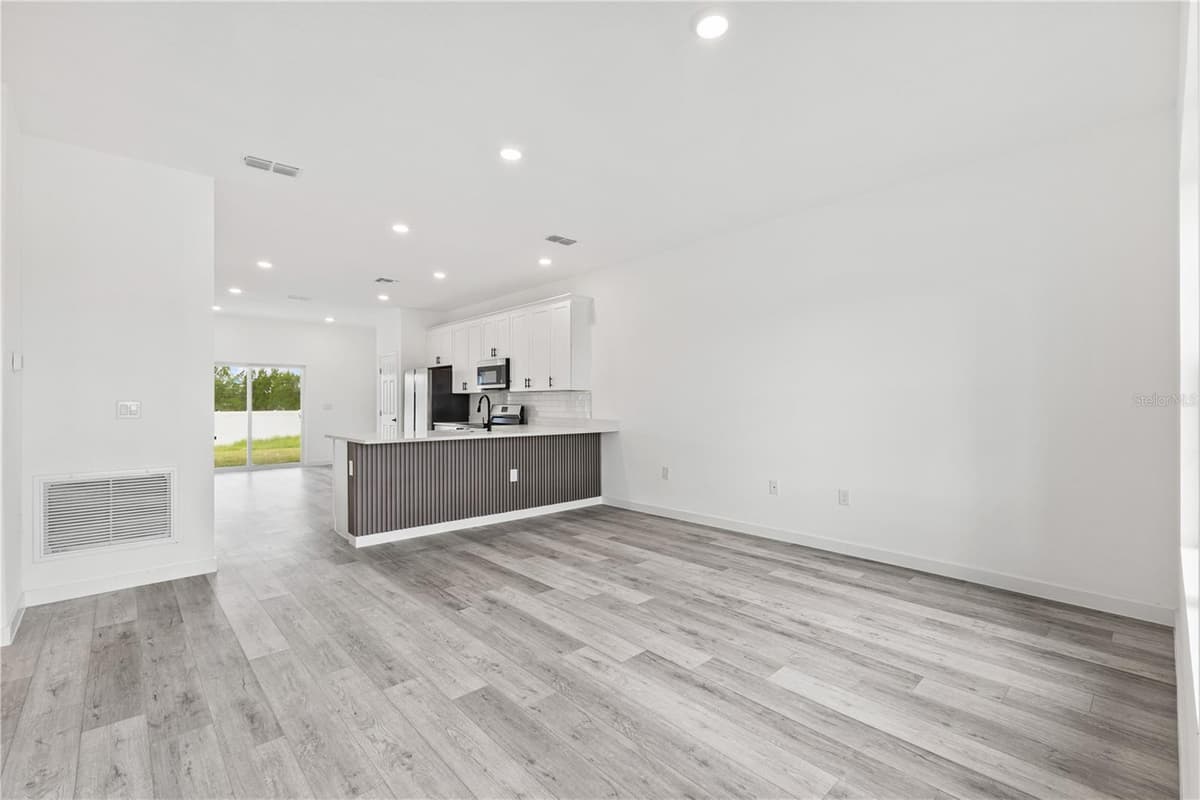476-474 COLUMBIA COURT — photo 5 of 27