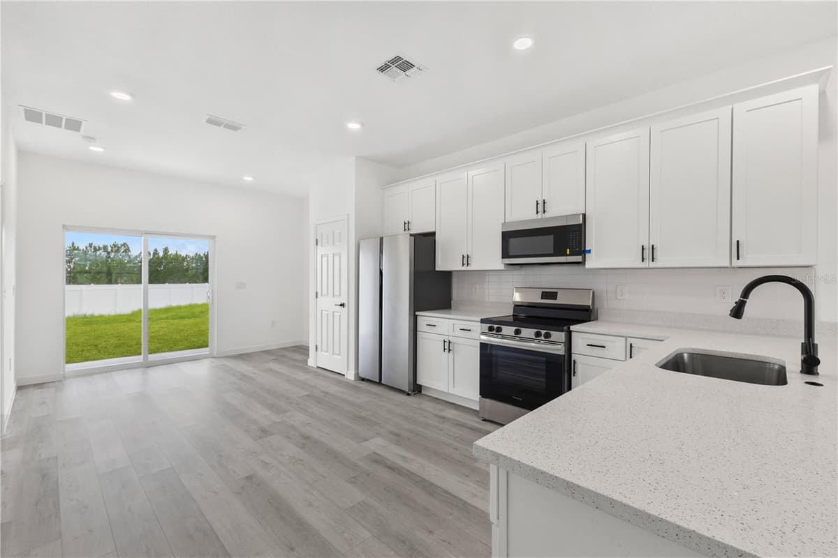 476-474 COLUMBIA COURT — photo 13 of 27