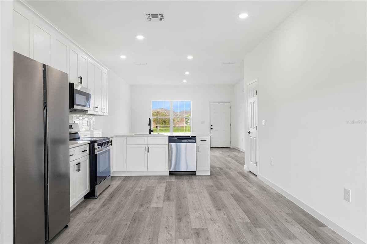 476-474 COLUMBIA COURT — photo 12 of 27