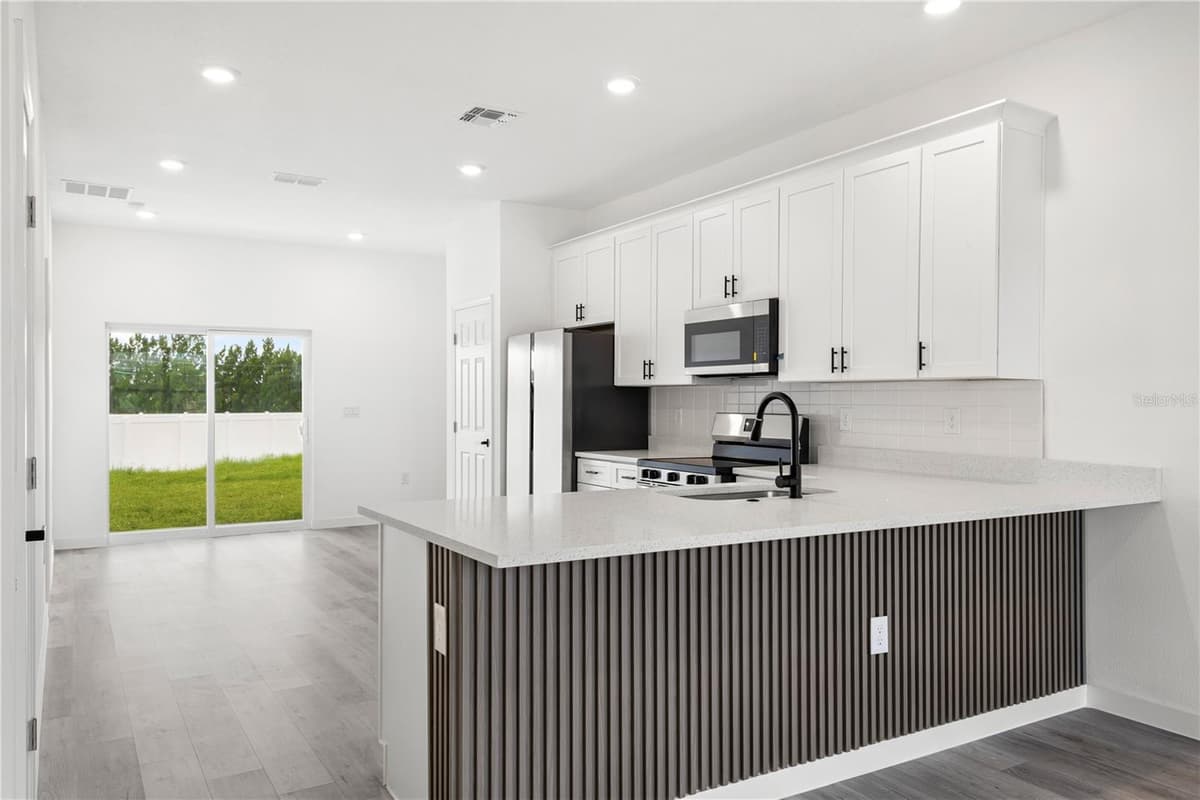 476-474 COLUMBIA COURT — photo 10 of 27