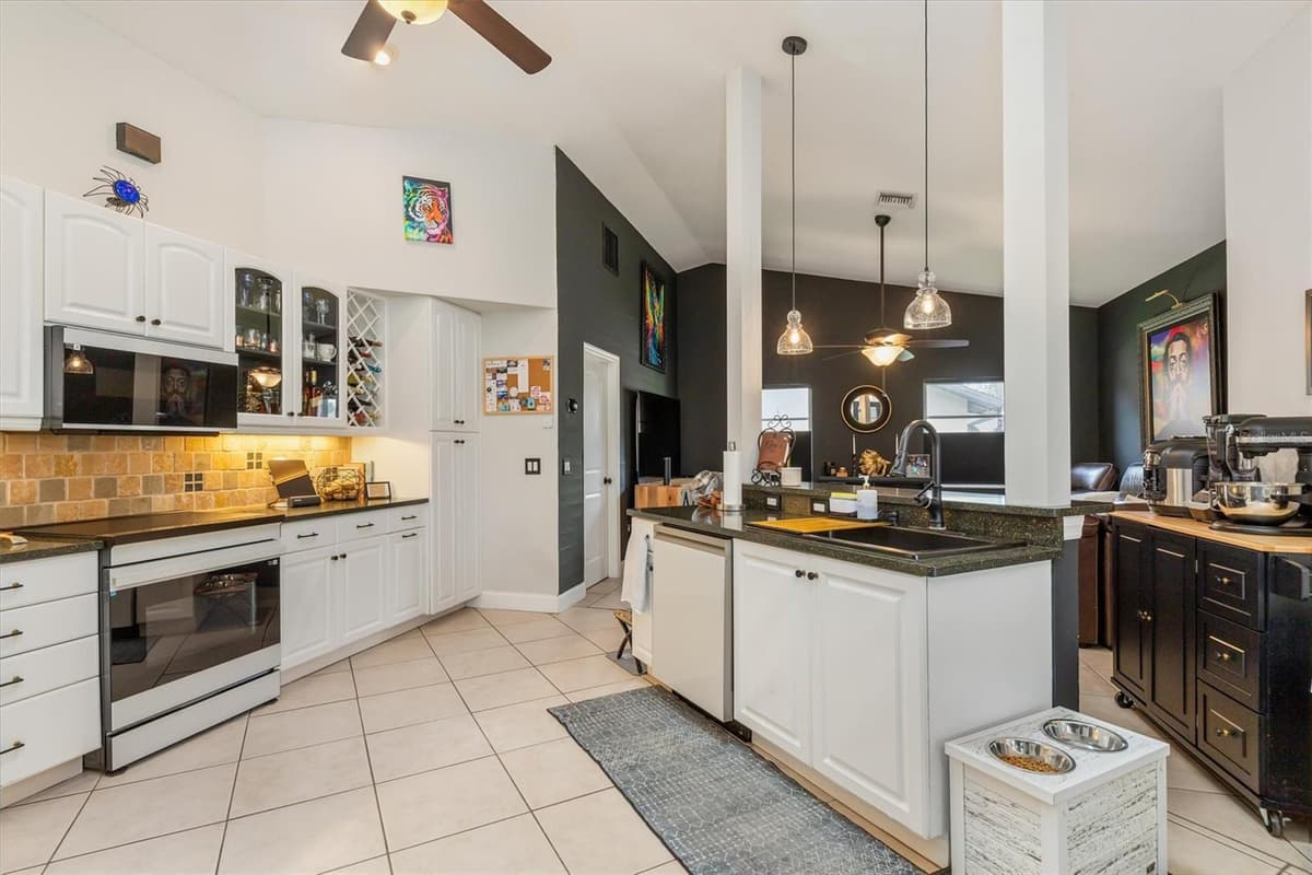 26550 VALPARAISO DRIVE — photo 10 of 52
