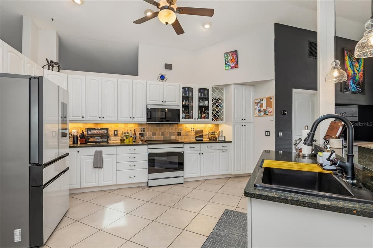 26550 VALPARAISO DRIVE — photo 12 of 52