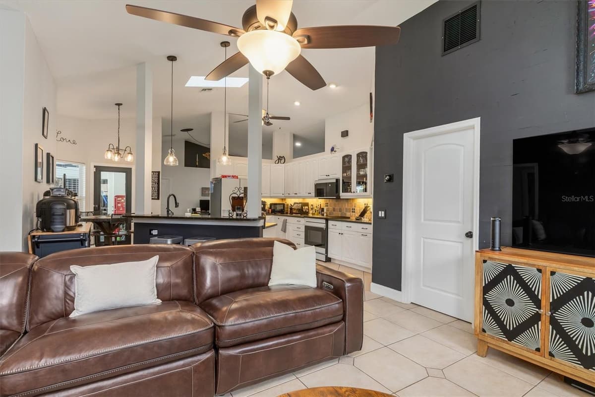 26550 VALPARAISO DRIVE — photo 19 of 52