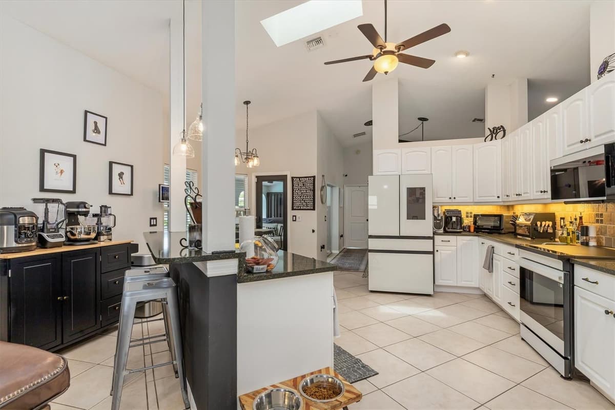 26550 VALPARAISO DRIVE — photo 14 of 52