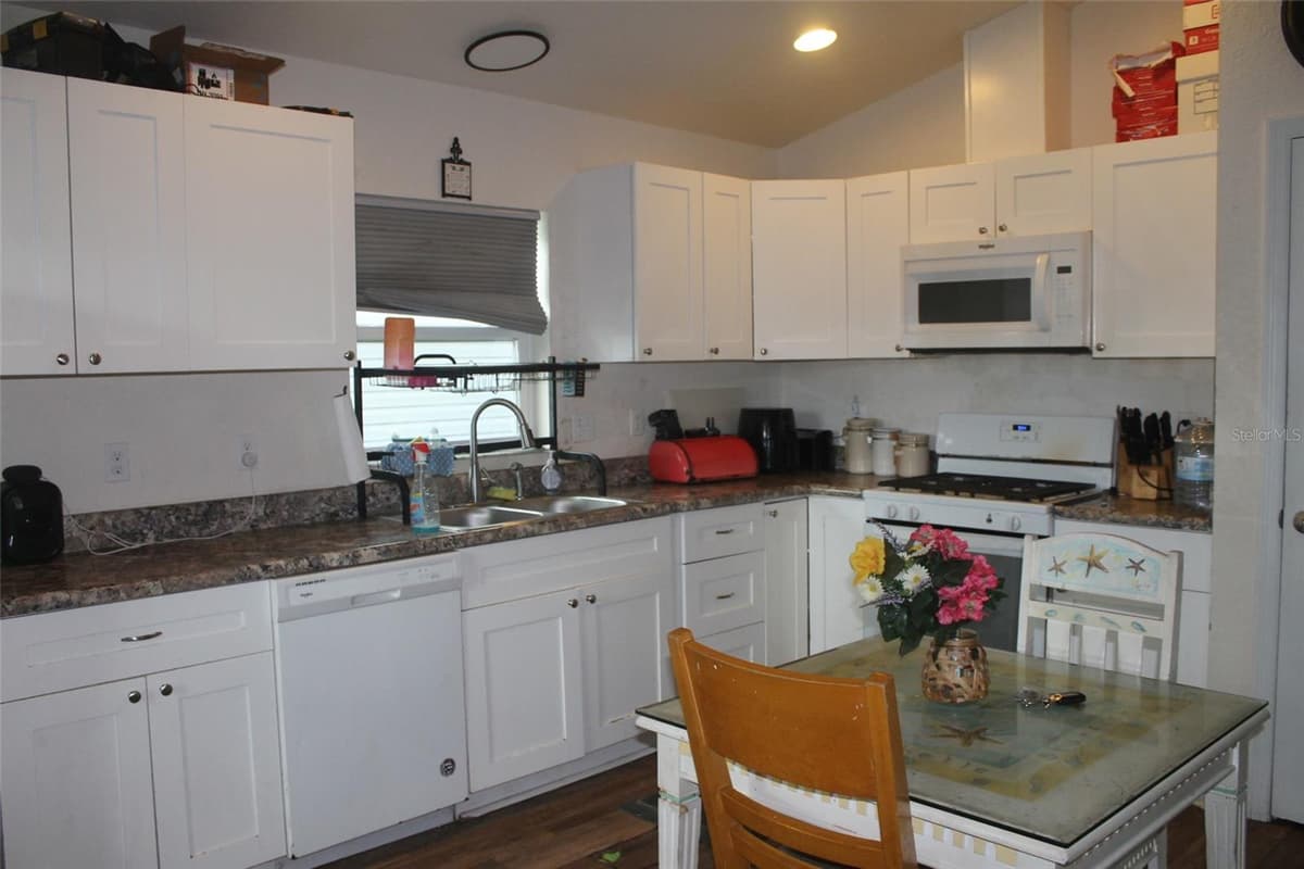 5347 LEISURE LN — photo 4 of 9