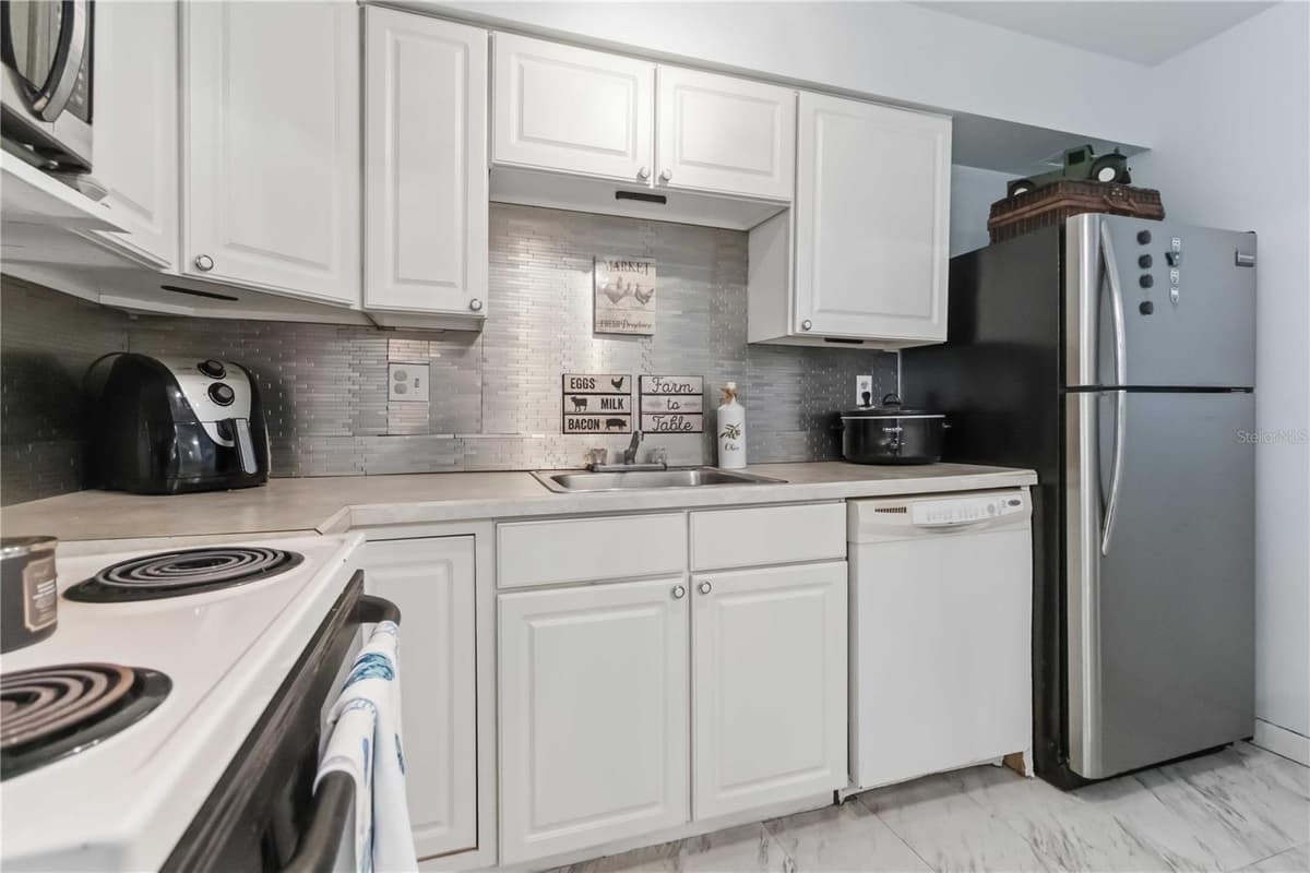 2800 ATLANTIC AVENUE — photo 7 of 21
