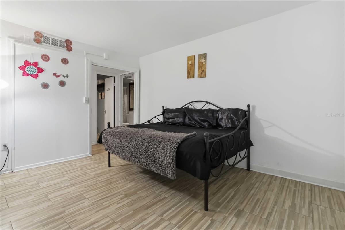 2800 ATLANTIC AVENUE — photo 14 of 21