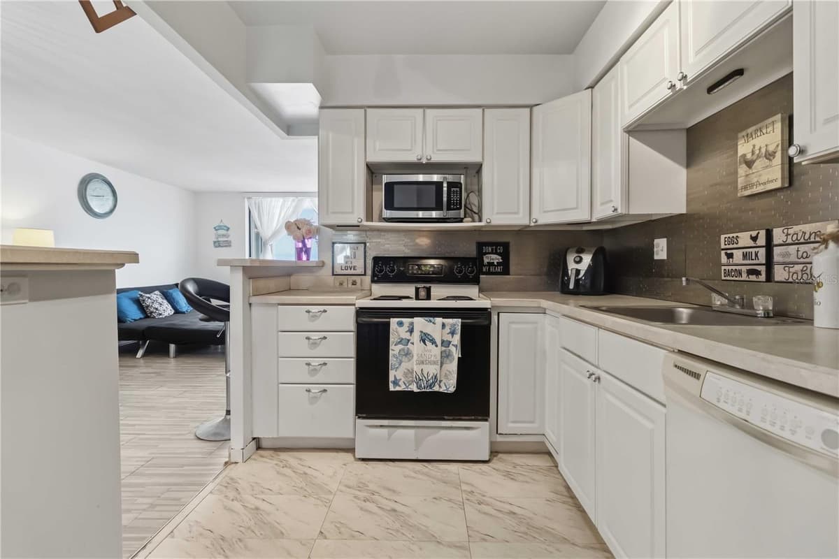 2800 ATLANTIC AVENUE — photo 8 of 21